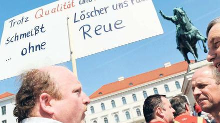 Proteste. Am Vortag hatten Siemens-Mitarbeiter vor der Konzernzentrale in München (Bild) und auch in Berlin gegen den geplanten Stellenabbau demonstriert. Foto: dpa