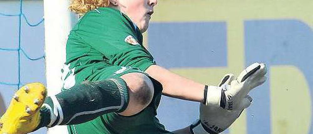 Der gehört mir. Anna Felicitas Sarholz hielt im Elfmeterschießen gegen Duisburg drei Schüsse.