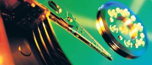 Anfällig. Eine Computerfestplatte verzeiht keine heftigen Stöße. Das Ausfallrisiko nimmt zudem durch die hohen Umdrehungszahlen aktueller Massenspeicher zu. 