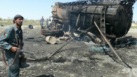 Nato-Kampflugzeuge hatten im September 2009 zwei von Taliban entführte Tanklastwagen angegriffen.