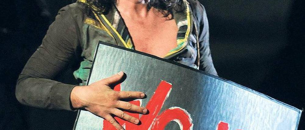 Gralssucher, Sinnsucher. Andrew Richards in der Titelrolle, im Bühnenbild von Susanne Gschwender. Foto: dpa