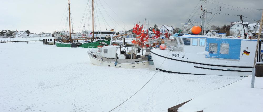 Hiddensee - Hafen von Vitte vereist