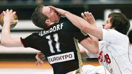 319070_3_xio-fcmsimage-20100118225140-006001-4b54d7ec6b9f4.heprodimagesfotos85120100119hand.jpg