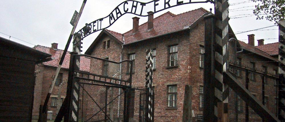 Historische Aufschrift im KZ Auschwitz gestohlen