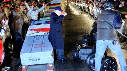 Walesa hat sich beim Mauerfall-Jubilaeum in Berlin ernsthaft verletzt