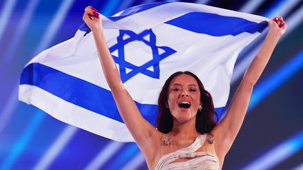 Eden Golan aus Israel betritt die Bühne beim Finale des Eurovision Song Contest (ESC) 2024 in der Malmö Arena. 