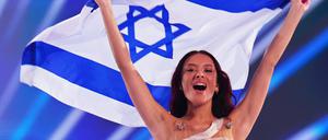 Eden Golan aus Israel betritt die Bühne beim Finale des Eurovision Song Contest (ESC) 2024 in der Malmö Arena. 