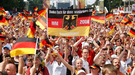 FIFA WM 2006: Deutsche Nationalmannschaft auf der Fan-Meile Berlin