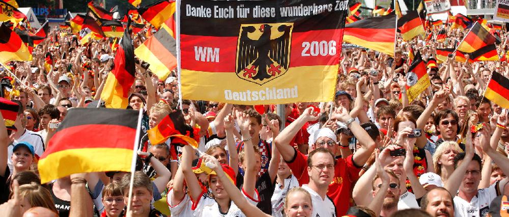 FIFA WM 2006: Deutsche Nationalmannschaft auf der Fan-Meile Berlin