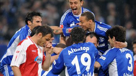 schalke-cottbus_dpa
