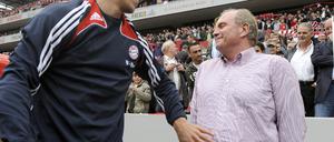 Uli Hoeneß (r.) und Lukas Podolski