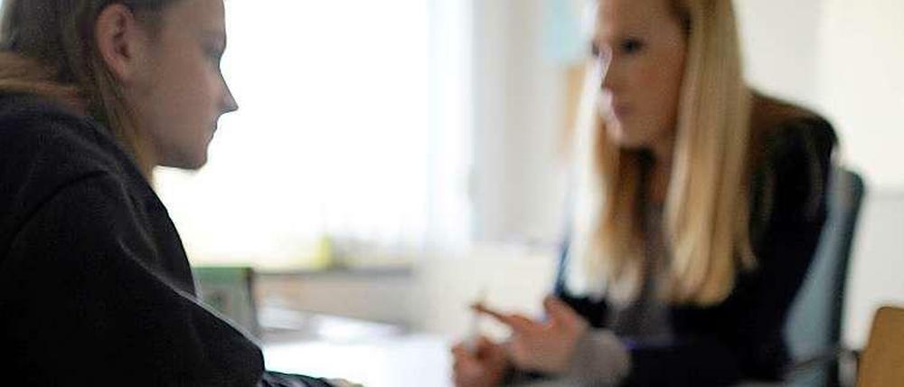 In speziellen Jugendberufsagenturen sollen Jugendliche bei der Jobsuche unterstützt werden. Auch Schulabbrecher sind angesprochen, den Berufsstart anzugehen.