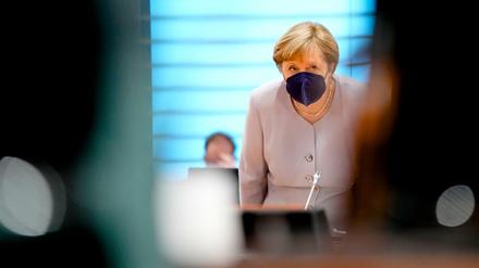 Angela Merkel (CDU) kommt zur wöchentlichen Kabinettssitzung der Bundesregierung im Kanzleramt in Berlin.