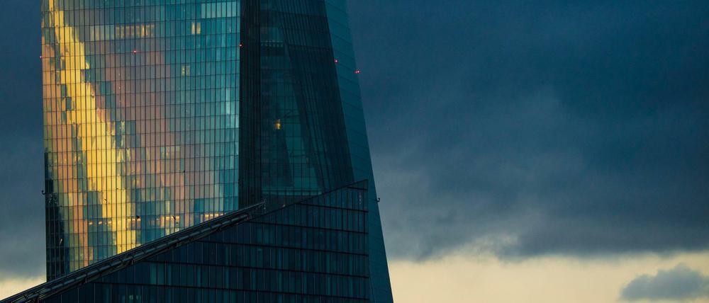 Die Glasfassade der Europäischen Zentralbank (EZB) in Frankfurt am Main.