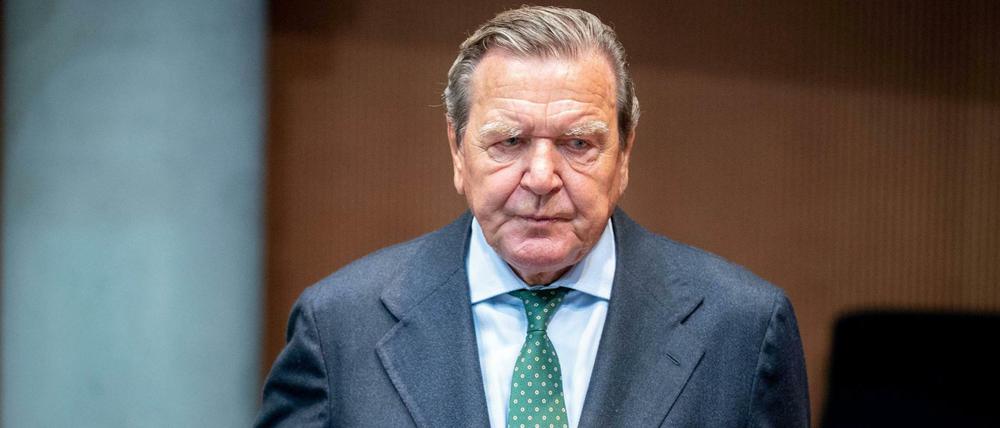 Gerhard Schröder (SPD) ist mit Russland Präsident Wladimir Putin befreundet.