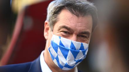 Bayerns Ministerpräsident Markus Söder (CSU) stellt ein Buch über seinen NRW-Kollegen Armin Laschet (CDU) vor
