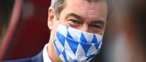 Bayerns Ministerpräsident Markus Söder (CSU) stellt ein Buch über seinen NRW-Kollegen Armin Laschet (CDU) vor