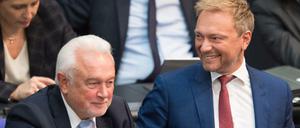 FDP-Vizechef Wolfgang Kubicki (l) mit dem Parteivorsitzenden Christian Lindner. 