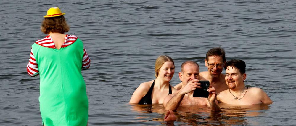 Kein Spaß: Im Strandbad Wannsee kann bis Mitte September geplanscht werden.