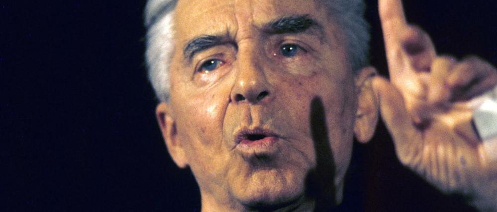 Oberhaupt einer Fanfamilie. Herbert von Karajan, 1986.