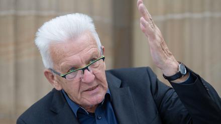 Winfried Kretschmann warnt vor übertriebener Kritik an den deutschen Autoherstellern.