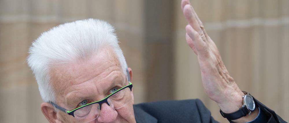 Winfried Kretschmann warnt vor übertriebener Kritik an den deutschen Autoherstellern.