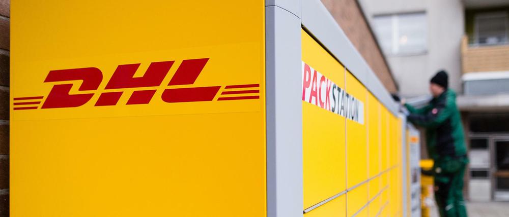 Die Polizei hat den 16-Jährigen mit zwei weiteren Jugendlichen an der Paketstation beobachtet. 