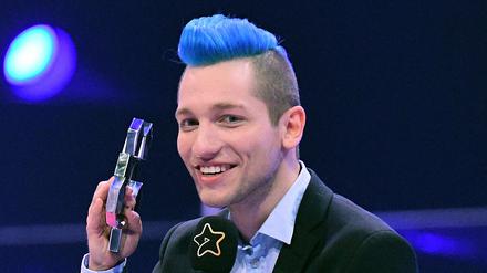 Blau auf dem Kopf und seit seinem CDU-Video der Schrecken der Politik: Youtuber Rezo (Archivfoto) 