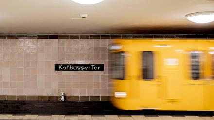 Am Kottbusser Bahnhof wurde ein Mann vor einen Zug gestoßen.