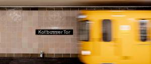 Am Kottbusser Bahnhof wurde ein Mann vor einen Zug gestoßen.