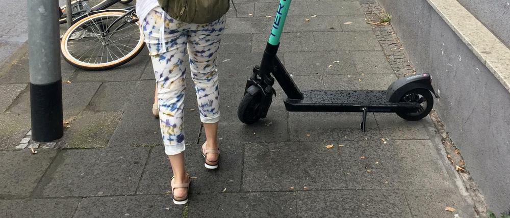 Platzkampf. Der Raum auf dem Gehweg ist begehrt.