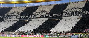 Alles fürs Finale. Fan-Choreographie in Frankfurt.