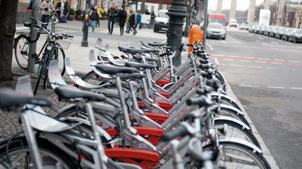 Der Klassiker. Call-a-Bike-Räder am Straßenrand.