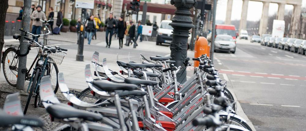 Der Klassiker. Call-a-Bike-Räder am Straßenrand.