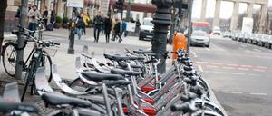 Der Klassiker. Call-a-Bike-Räder am Straßenrand.