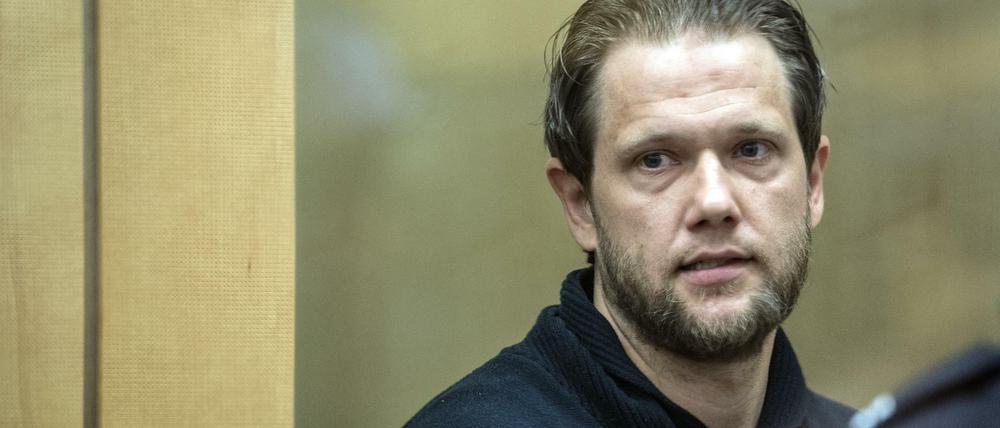 Sven Lau im April 2017 vor Prozessbeginn im Gerichtssaal in Düsseldorf.