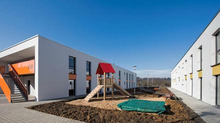 Spartanisch sehen die Flüchtlingsunterkünfte in modularer Bauweise von der Firma Züblin aus. Sie sind innerhalb von vier Monaten bezugsfertig.