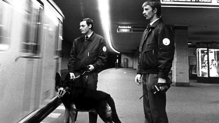 Hundestreife der BVG.