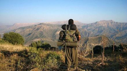 Die PKK-Kurdenrebellen stellen den bewaffneten Kampf ein und ziehen sich aus der Türkei zurück. Sie folgen damit einer Anweisung des inhaftierten PKK-Chefs Öcalan.