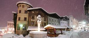 Berchtesgaden. In den Bergen liegt Schnee, blütenweiß und meterhoch bedeckt er Hänge, Wälder und Straßen.