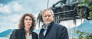 Nicht schön. Bibi Fellner (Adele Neuhauser) und Moritz Eisner (Harald Krassnitzer) werden mit einer Leiche am schönen Wolfgangsee konfrontiert.