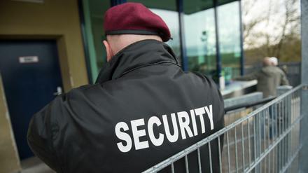 Ein Securitymitarbeiter (Symbolbild)
