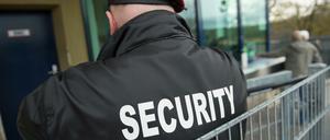 Ein Securitymitarbeiter (Symbolbild)