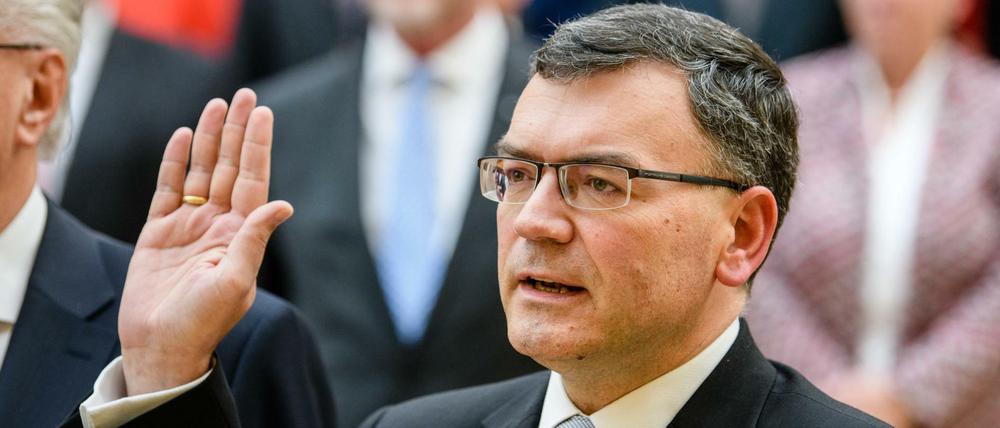 Florian Herrmann, CSU, Leiter der bayerischen Staatskanzlei und Medienminister, warnt vor einer Erhöhung des Rundfunkbeitrages.