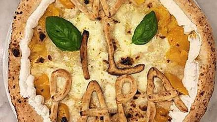 Die Pizza für den Papst, von "Don Ernesto" zum Papamobil gebracht. 