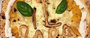 Die Pizza für den Papst, von "Don Ernesto" zum Papamobil gebracht. 