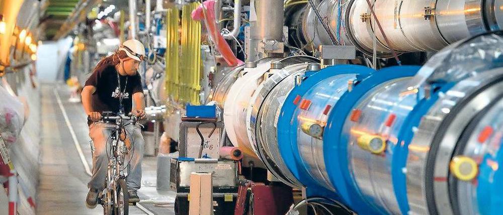 Lange Leitung. Ein Kurzschluss im Beschleunigerring des LHC verzögert den Neustart der Anlage.