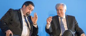 Im Gespräch bei der Islamkonferenz sind Bundesinnenminister Horst Seehofer (CSU, re.) und Aiman Mazyek, Vorsitzender des Zentralrates der Muslime (ZMD).