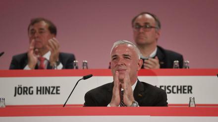 Positive Zahlen. Präsident Dirk Zingler konnte sich am Mittwochabend selbst applaudieren.