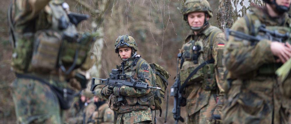 Hier üben Soldaten der Luftlandebrigade 26 die Evakuierung von Krisengebieten. Demnächst könnte die Bundeswehr selbst Ziel von Anschlägen des IS werden.